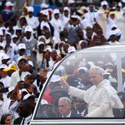 Il Papa in Angola: povertà e disagi sociali, la Chiesa raccolga il grido della gente