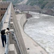 Perché il controllo dell'acqua tra India e Pakistan può scatenare un conflitto "dormiente"