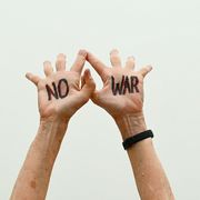 Stiamo costruendo un «ordine» che si nutre di minacce continue