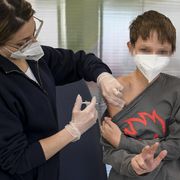 Vaccini in calo: mai così tanti casi di pertosse e morbillo (anche in Europa)
