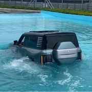 L'incredibile tuffo della Yangwang U8: ora c'è anche l'auto che nuota