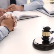 L'avvocato "collaboratore"? La difesa non si compra