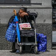 Chi vive ai margini fatica a uscirne. «Servono risposte di sistema»