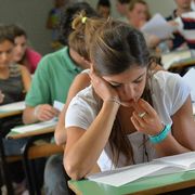 Perché il ministro Valditara vuole rendere tutte le scuole un liceo