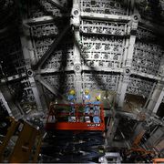 La Cina ha costruito il più grande rivelatore sferico trasparente al mondo a 700 metri di profondità