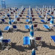 Le spiagge italiane sono, anche per questa estate, in balia delle concessioni balneari