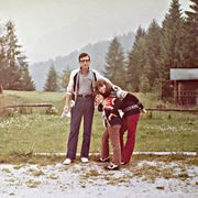 Il direttore dell’Ufficio del Registro di Foggia, Francesco Marcone, assieme ai figli Daniela e Paolo nella foto di famiglia scelta come copertina per il docufilm che racconta la storia del suo omicidio