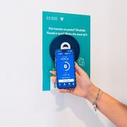 Gli universitari italiani hanno iniziato a vietarsi il cellulare da soli