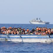 Libia, altro naufragio: recuperati 17 corpi, 7 in salvo