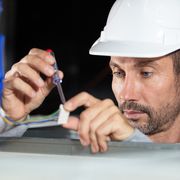 Produttività bassa e costi alti. Le retribuzioni restano al palo