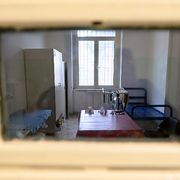 Io, cappellano in carcere e quel frigo negato: se vince la logica della punizione
