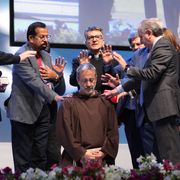 L'invocazione su padre Faltas prima del suo intervento alla Convocazione nazionale del Rinnovamento nello Spirito Santo / MARIO PINIZZOTTO