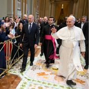 Il Papa ai dipendenti Cei: servire la Chiesa non da spettatori, ma con l'amore di chi le appartiene