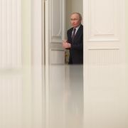 Putin vara la mini-tregua, Zelensky: «Cinica e disonesta»