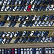 Mercato auto: volano le elettriche e riscossa Stellantis