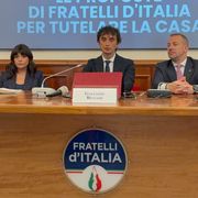 Il capogruppo Galeazzo Bignami e i deputati Alice Buonguerrieri e Francesco Filini durante la conferenza stampa alla Camera “Sgomberi e sfratti. Le proposte di Fratelli d’Italia per tutelare la casa”, 6 maggio 2026