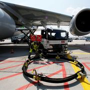 Rimborsi garantiti e supplementi vietati per il jet fuel: la Ue prova ad arginare il caro-voli