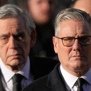 Nel Regno Unito Starmer ha ripescato Gordon Brown per navigare la crisi post-voto