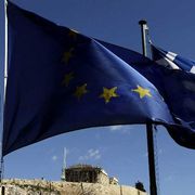 Dieci anni dopo la Troika la Grecia è fuori dal tunnel. L’Italia la supera sul debito