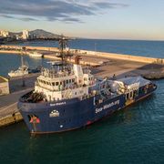 Le milizie libiche sparano contro la nave di Sea Watch, a bordo c'erano 90 migranti