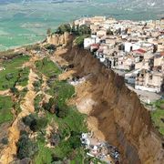 Niscemi, le case in zona rossa saranno demolite
