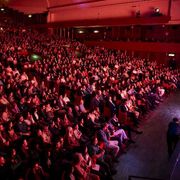 La platea stracolma di genitori durante uno degli incontri organizzati all'Auditorium della Conciliazione di Roma da Fondazione Oltre