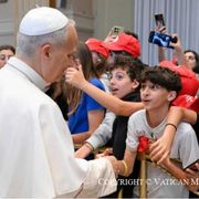 Il Papa ai ragazzi: triste quando sparite dopo la Cresima, siate perseveranti nella fede