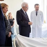 Mattarella e Meloni in ospedale, tra i feriti della tentata strage di Modena