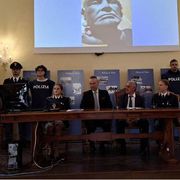 Odio razziale e apologia di fascismo: cosa sappiamo dei 13 minorenni denunciati a Siena
