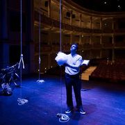 Nicolò Govoni a teatro: «Istruzione, un diritto per tutti»