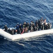 Faraj e gli altri “scafisti” assolti: le storie dei migranti costretti a stare al timone
