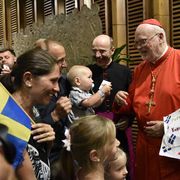 Le visite dei fedeli svedesi al cardinale Arborelius il giorno in cui è stato creato cardinale nel 2017 / SICILIANI
