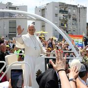 Il Papa nella Terra dei fuochi: qui per raccogliere le vostre lacrime. «Fermare le alleanze criminali»