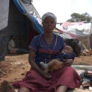La storia di Justine: la fuga dal Congo e il parto nella foresta