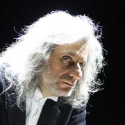 Bergonzoni insegna: più che i politici dobbiamo ascoltare "l'Altrista"