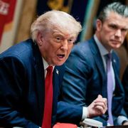 Il presidente degli Stati Uniti Donald Trump alla Casa Bianca con il segretario alla Difesa Pete Hegseth
