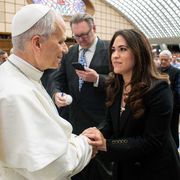 Vaticano,12 maggio 2025. Papa Leone XIV incontra Maria Montserrat Alvarado, nuovo Prefetto della Comunicazione Vaticana, durante l'Udienza agli operatori dei media che avevano seguito il Conclave / SICILIANI