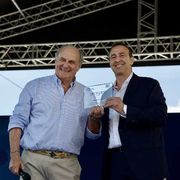 Gerry Scotti premiato da Alessandro Musumeci, direttore marketing di Fiat