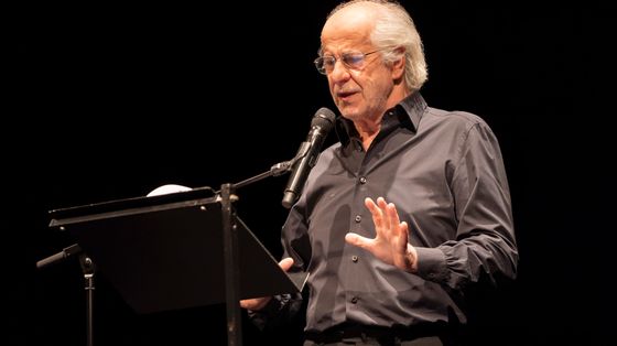 Toni Servillo porta Dante in chiesa