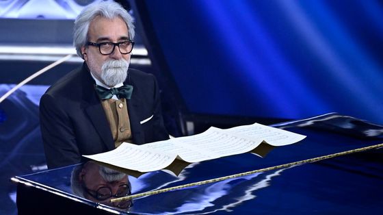 Da Sanremo al Cremlino, tutte le imprese di Beppe Vessicchio