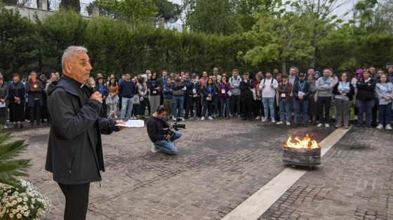Don Giuliano Savina durante la preghiera intereligiosa del Convegno Nazionale di Pastorale Giovanile