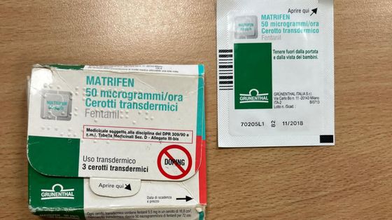 Cosa ci facevano dei cerotti al fentanyl da un parrucchiere di Milano