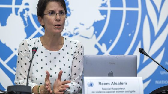 La relatrice speciale dell'Onu: «Gli Stati proteggano le donne»