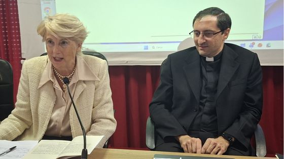 L'autrice del volume Renata Salvarini e padre Enrico Trono LC. Foto di Università europea di Roma