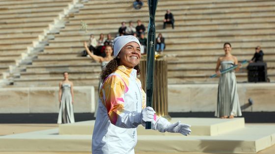 Milano-Cortina, al via il lungo viaggio della Fiamma Olimpica