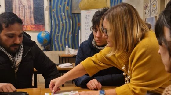 Come funzionano le scuole per i migranti che non possono andare a scuola