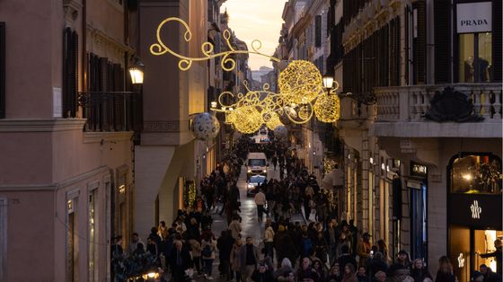 Spendere meno ma spendere meglio, il 40% italiani taglierà le spese di Natale puntando sulla qualità