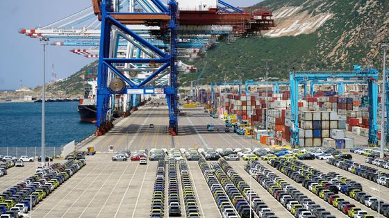 Nell'anno dei dazi è record per il commercio globale. Ma il surplus cinese fa paura