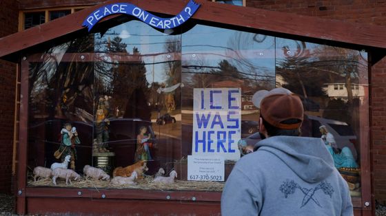 Nel Massachussets fa scalpore il Presepe "anti-Ice"