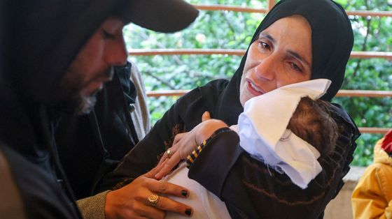 Neonata morta di freddo in una tenda a Khan Yunis